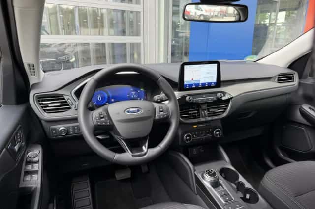 Ford Kuga (2022) thumbnail 6