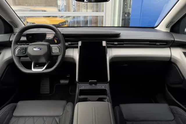 Ford Explorer (2026) thumbnail 2
