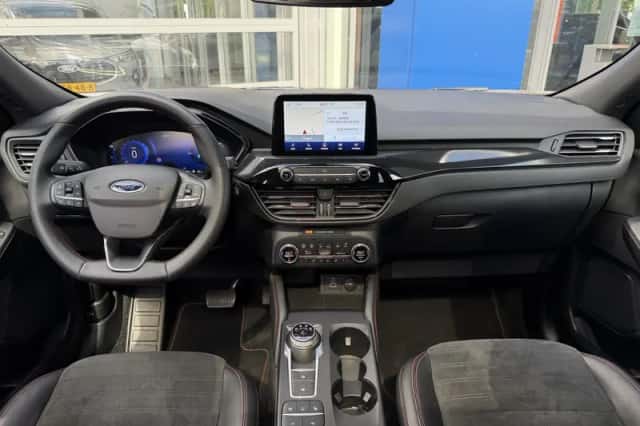 Ford Kuga (2022) thumbnail 2