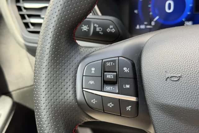 Ford Kuga (2022) thumbnail 25