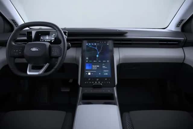 Ford Explorer (2026) thumbnail 3
