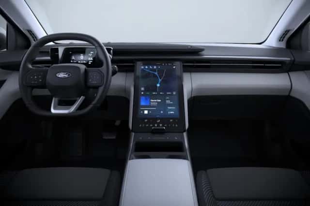 Ford Explorer (2026) thumbnail 3