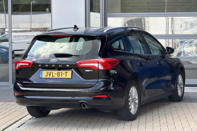 Ford Focus (2021) thumbnail 3