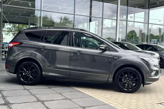 Ford Kuga (2018) thumbnail 4
