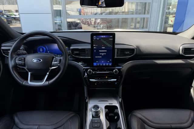 Ford Explorer (2023) thumbnail 2
