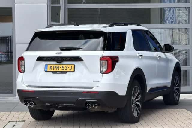 Ford Explorer (2023) thumbnail 3