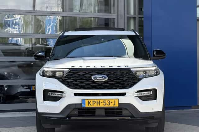 Ford Explorer (2023) thumbnail 4