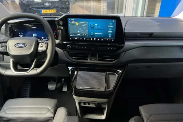 Ford Transit Custom (2025) thumbnail 2