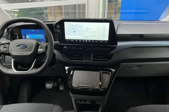Ford Tourneo Custom (2025) thumbnail 2