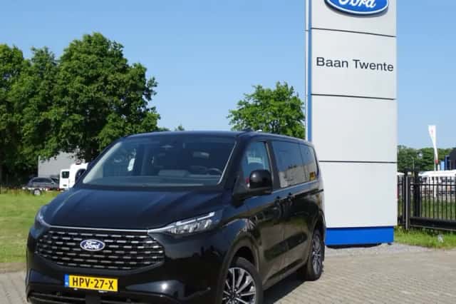 Ford Tourneo Custom (2025) thumbnail 2