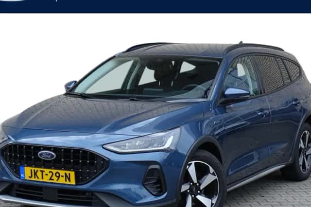 Ford Focus (2022) thumbnail 1