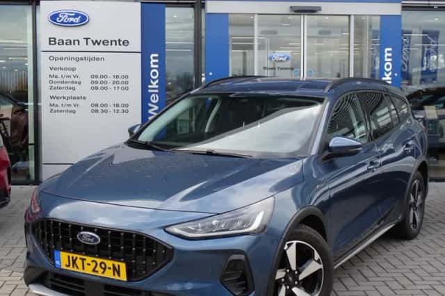Ford Focus (2022) thumbnail 2