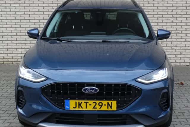 Ford Focus (2022) thumbnail 3