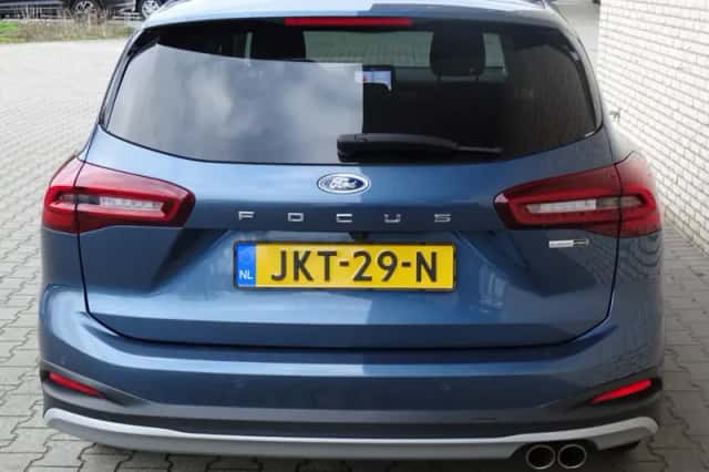 Ford Focus (2022) thumbnail 4
