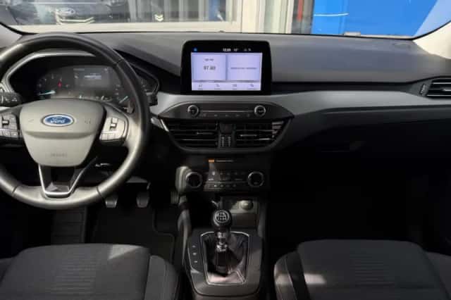 Ford Focus (2022) thumbnail 5