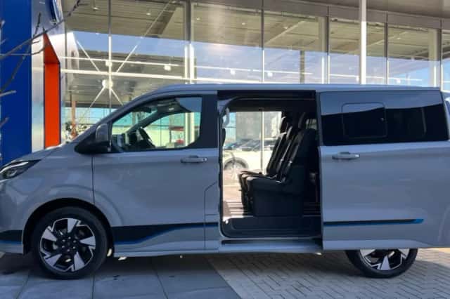 Ford Tourneo Custom (2025) thumbnail 6