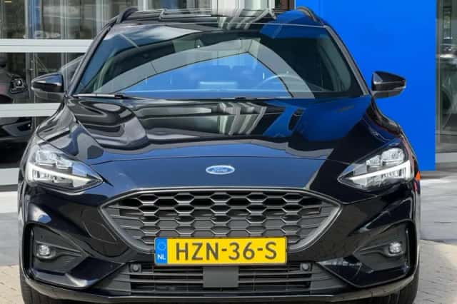 Ford Focus (2021) thumbnail 3