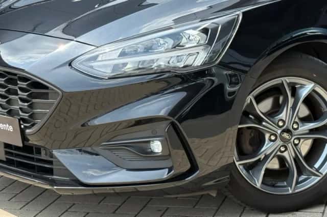 Ford Focus (2021) thumbnail 4