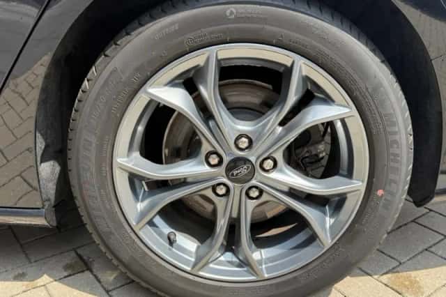 Ford Focus (2021) thumbnail 6