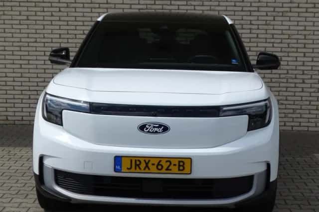 Ford Explorer (2024) thumbnail 3