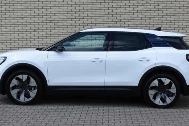 Ford Explorer (2024) thumbnail 4