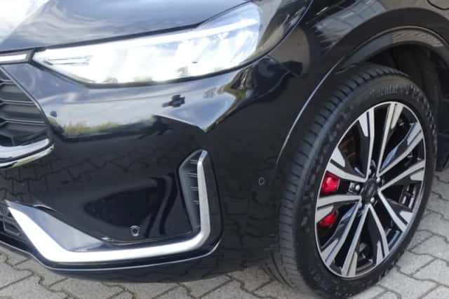 Ford Kuga (2024) thumbnail 4