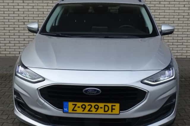Ford Focus (2022) thumbnail 3