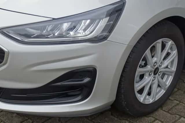 Ford Focus (2022) thumbnail 4
