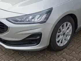 Ford Focus (2022) thumbnail 4