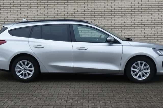 Ford Focus (2022) thumbnail 6