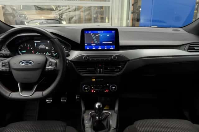 Ford Focus (2022) thumbnail 2
