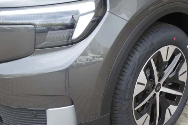 Ford Explorer (2026) thumbnail 3