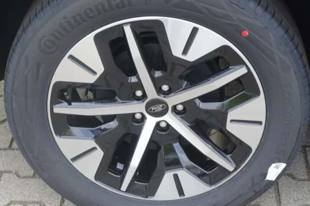 Ford Explorer (2026) thumbnail 6