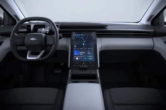 Ford Explorer (2026) thumbnail 3