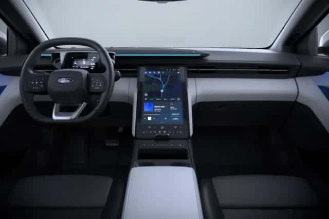 Ford Explorer (2026) thumbnail 3