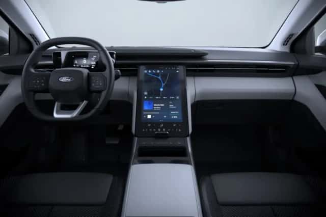 Ford Explorer (2026) thumbnail 3