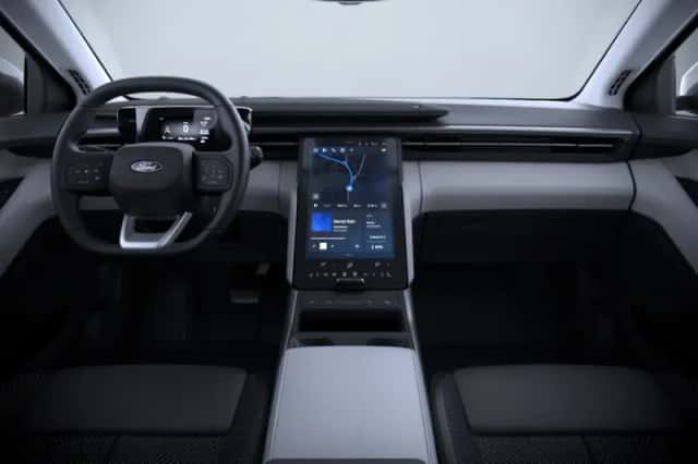 Ford Explorer (2026) thumbnail 3