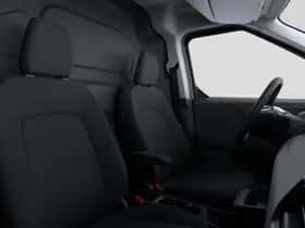 Ford E-Transit Courier (2026) thumbnail 3