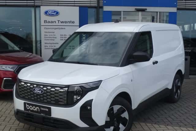 Ford E-Transit Courier (2026) thumbnail 2