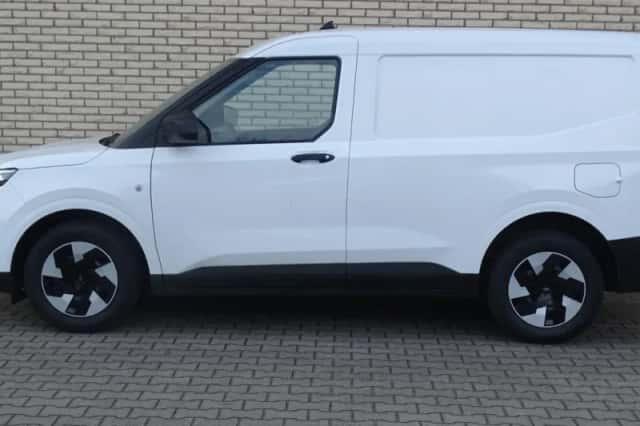 Ford E-Transit Courier (2026) thumbnail 5