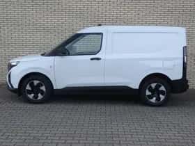 Ford E-Transit Courier (2026) thumbnail 5