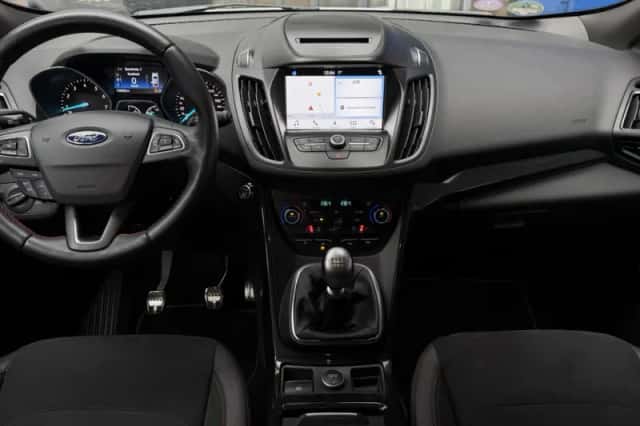 Ford Kuga (2018) thumbnail 2