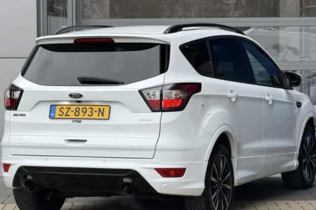 Ford Kuga (2018) thumbnail 3