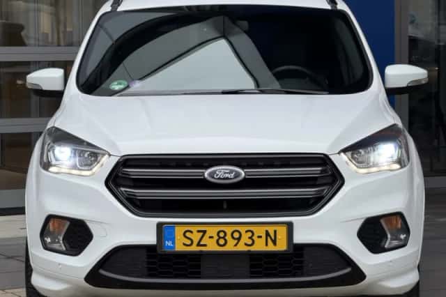 Ford Kuga (2018) thumbnail 4