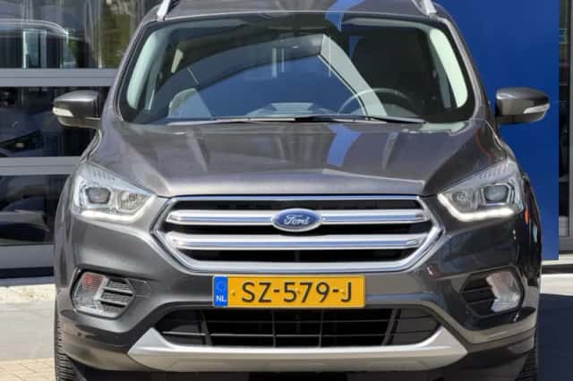 Ford Kuga (2018) thumbnail 4