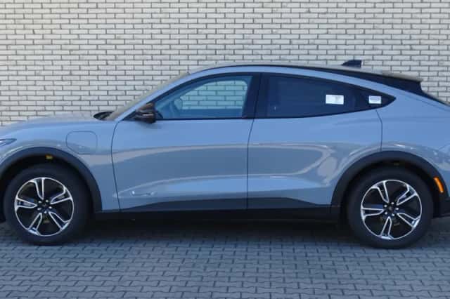 Ford Mustang Mach-E (2026) thumbnail 5