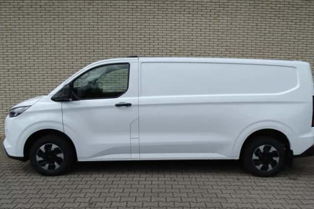 Ford E-Transit Custom (2026) thumbnail 4