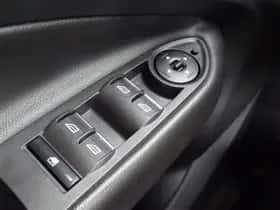 Ford Kuga (2016) thumbnail 12