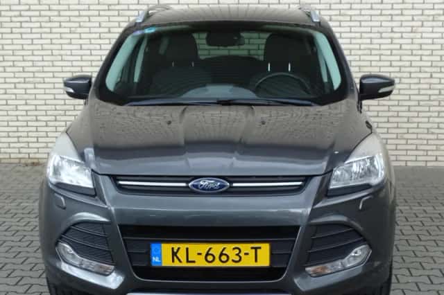 Ford Kuga (2016) thumbnail 3