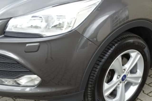 Ford Kuga (2016) thumbnail 4